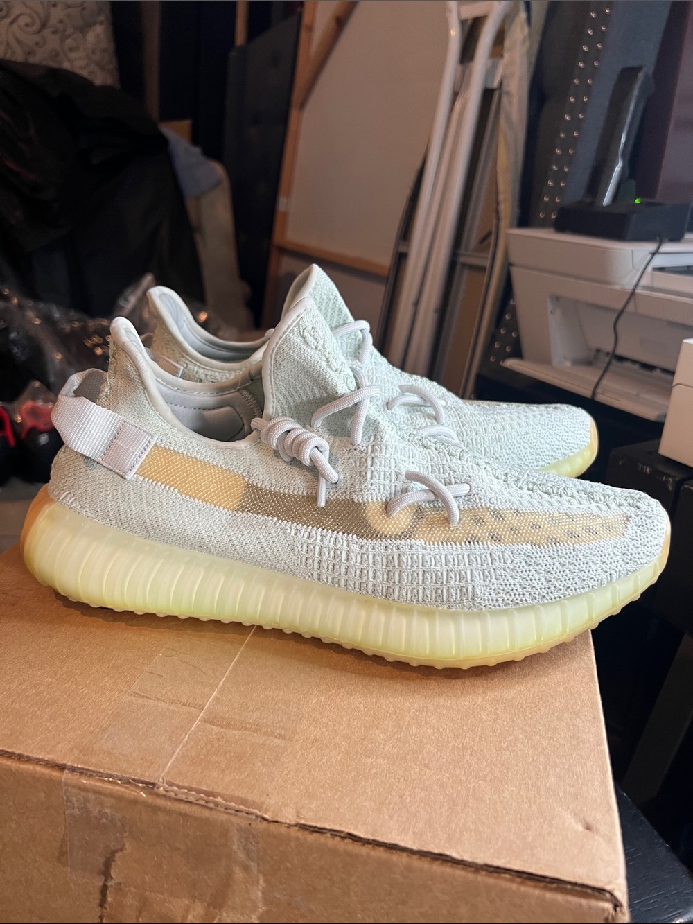 Yeezy Boost 350 V2 Mint Green with Pale Yellow Stripe Men’s Size 11